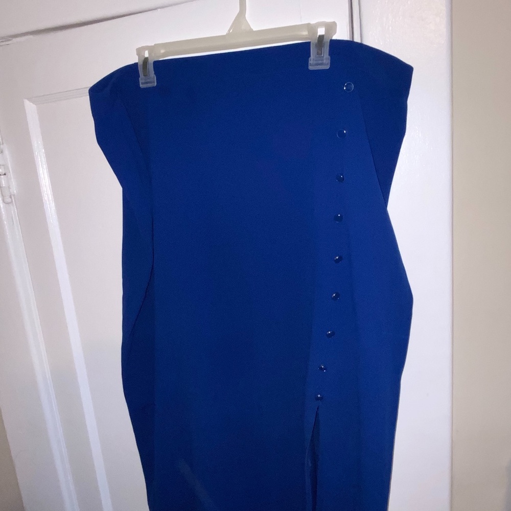 Blue skirt with buttons and side slit